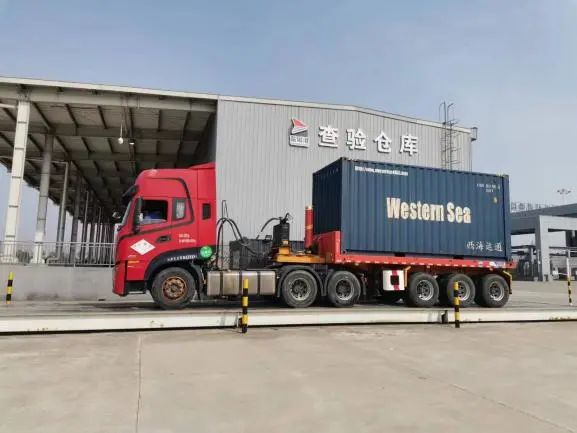 三周年庆百日行 盐城港保税中心中哈铁路首票货物成功入区